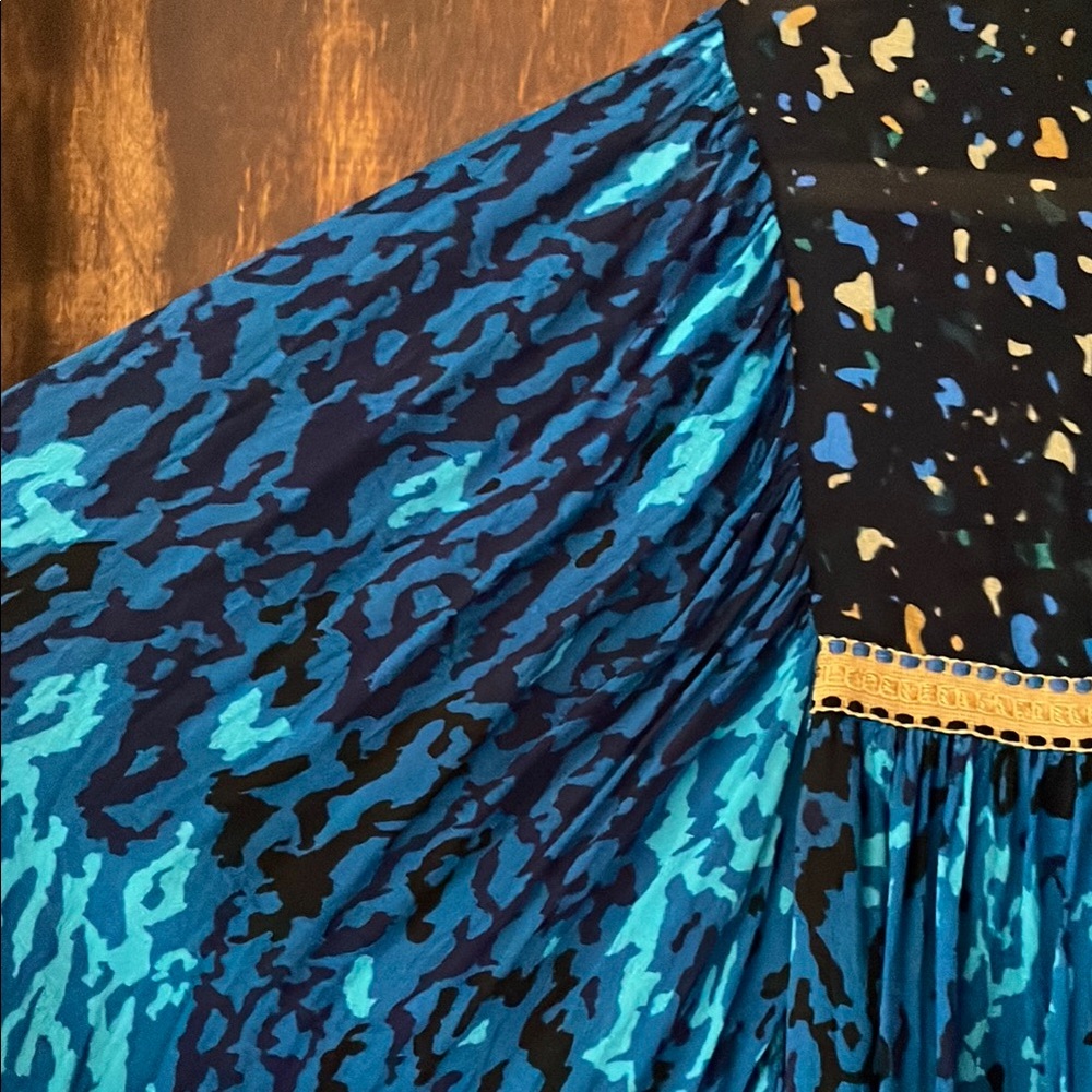Blue Patterned Women's Top - Picture 6 of 10